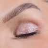 Sminkeutseende med Sandstone Eyeshadow